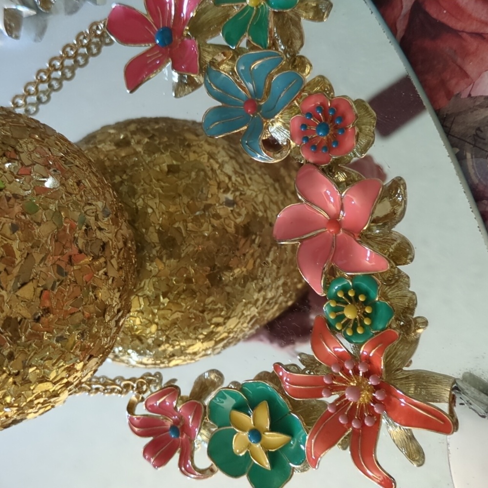 NWOT INC Statement Necklace - Picture 3 of 3